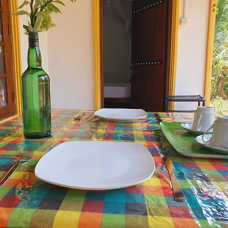 Sanu Home Stay Szigirija Kültér fotó