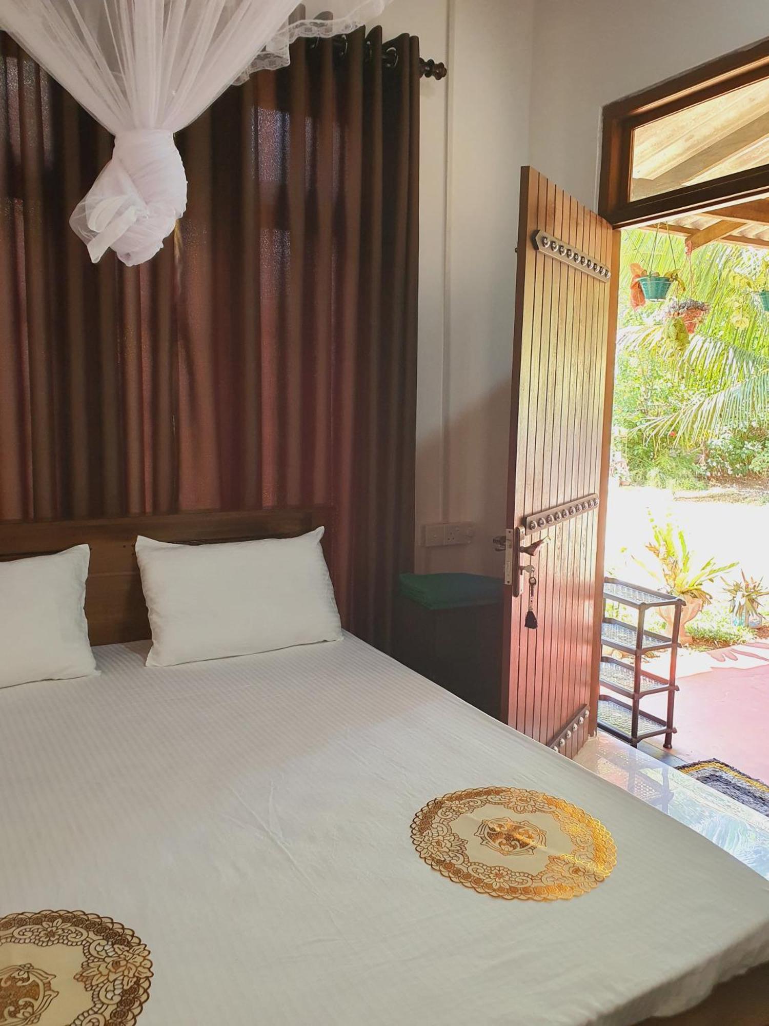 Sanu Home Stay Szigirija Kültér fotó