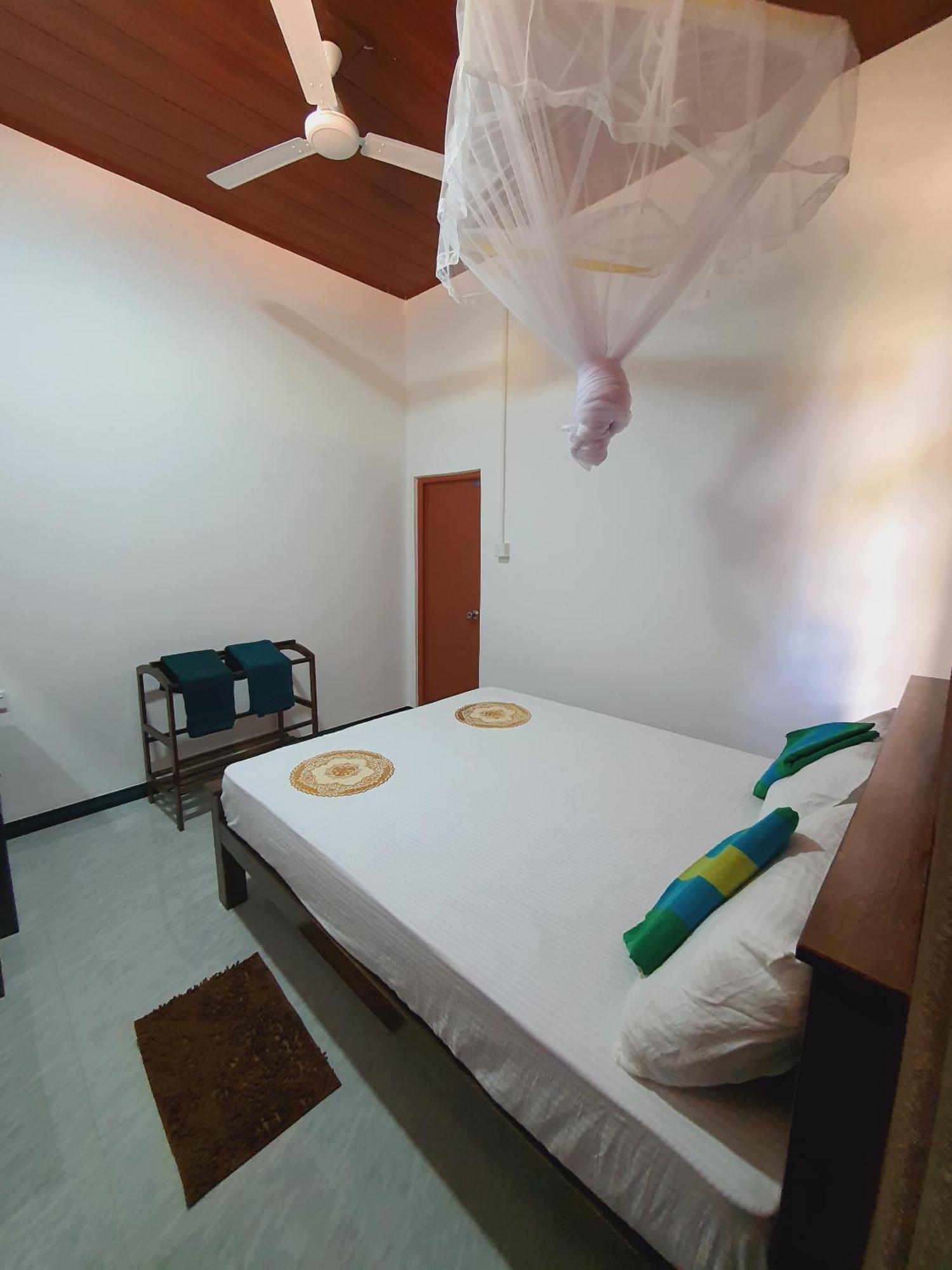 Sanu Home Stay Szigirija Kültér fotó