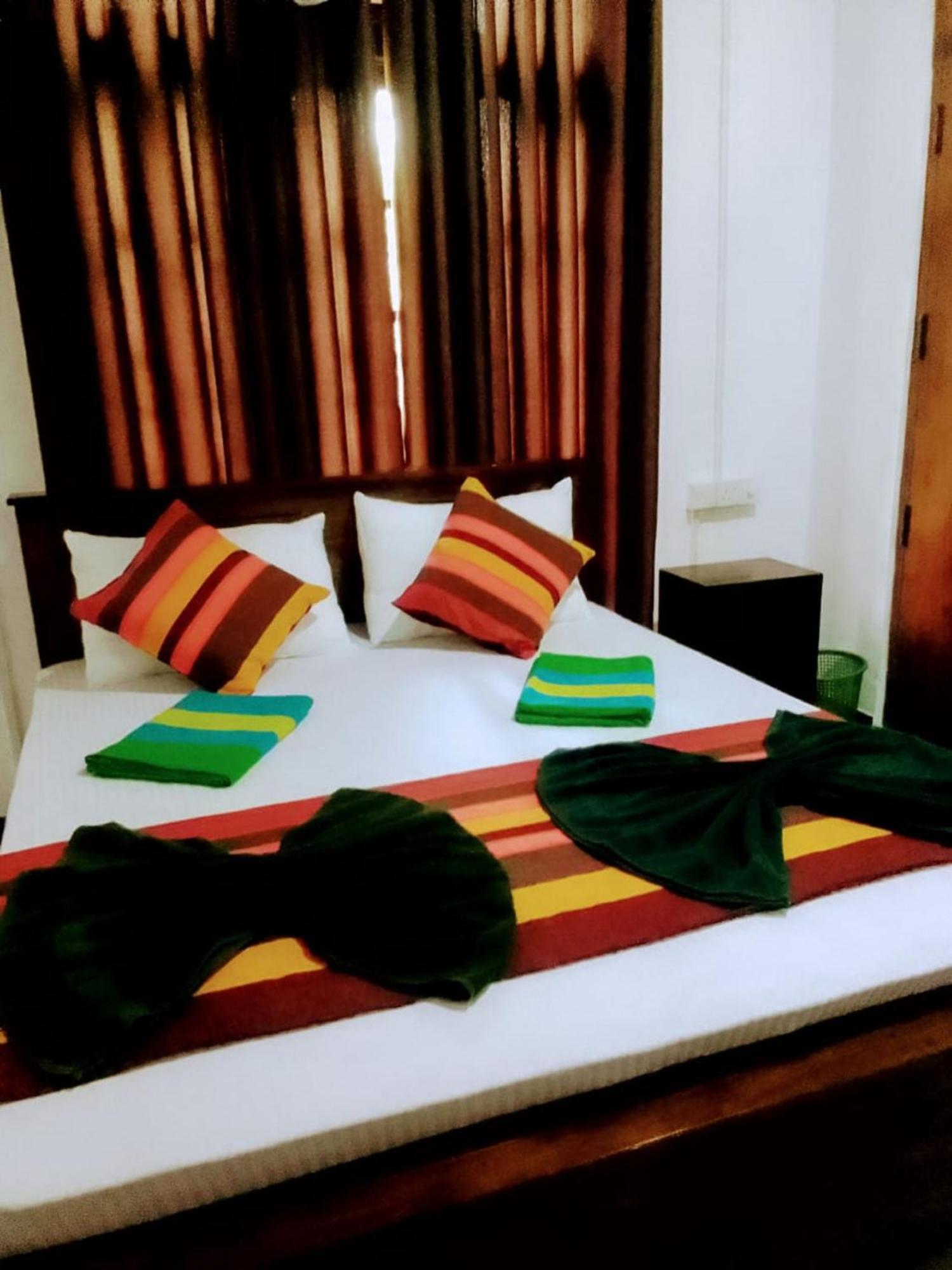 Sanu Home Stay Szigirija Kültér fotó