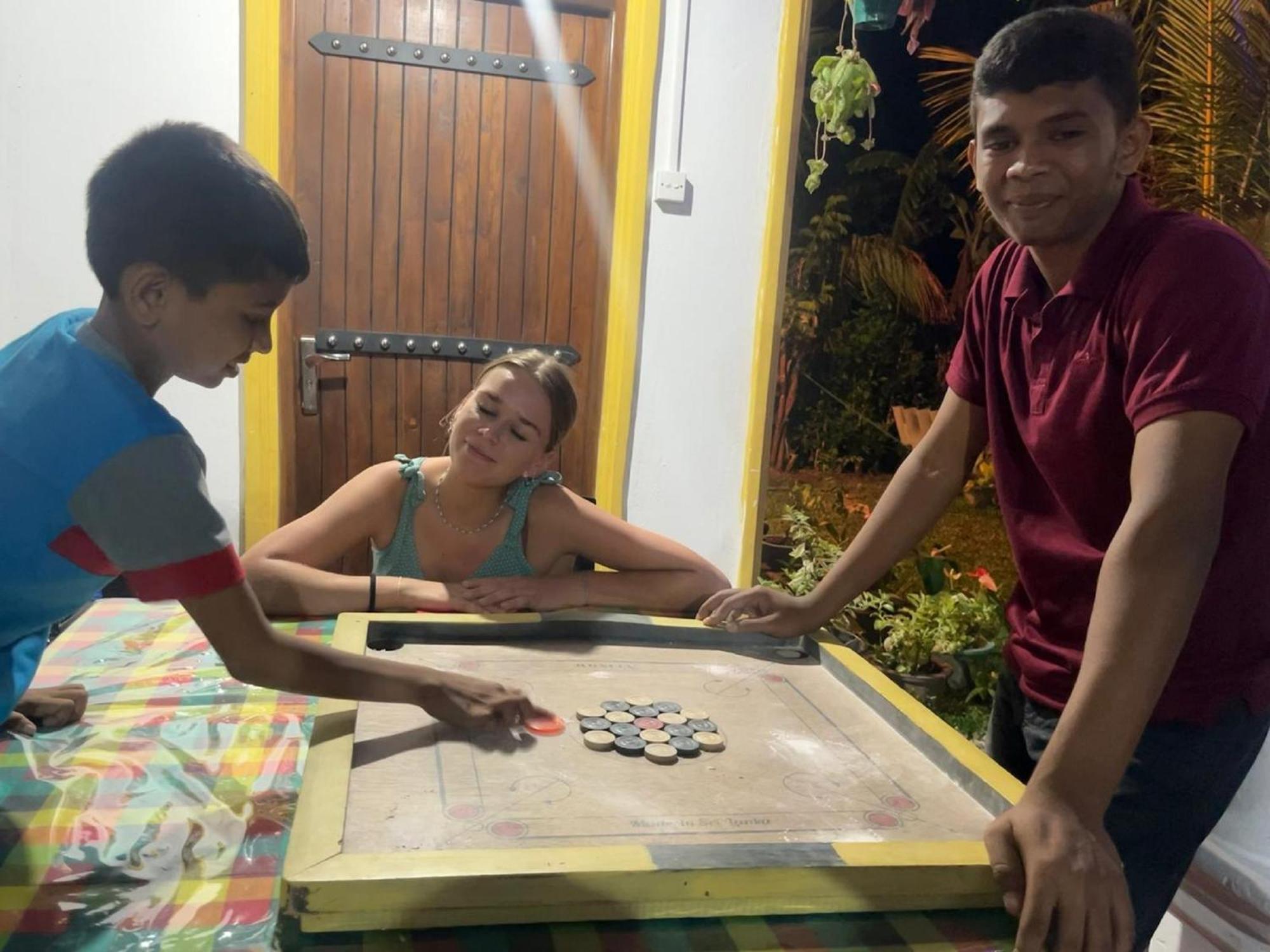 Sanu Home Stay Szigirija Kültér fotó