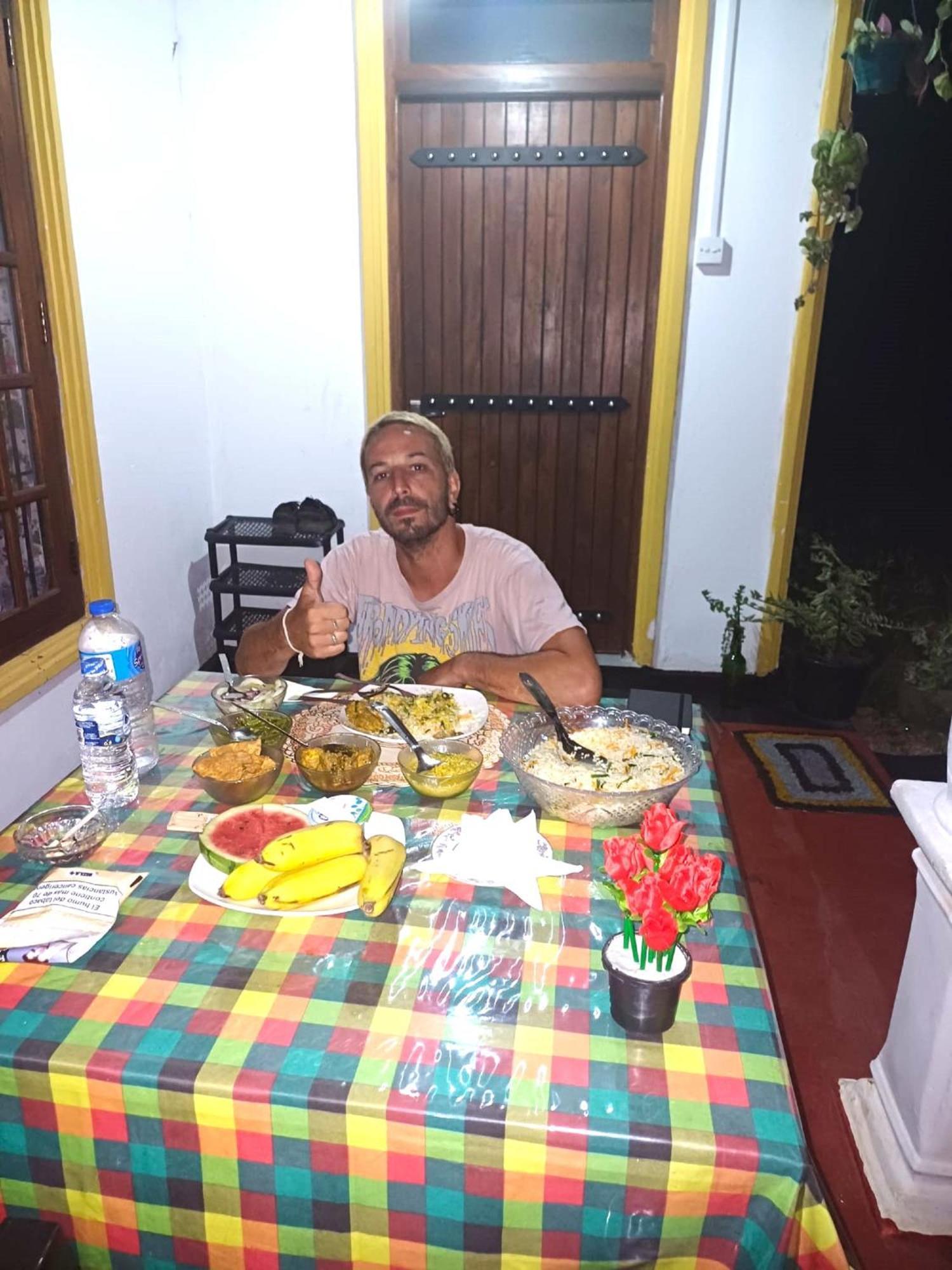 Sanu Home Stay Szigirija Kültér fotó