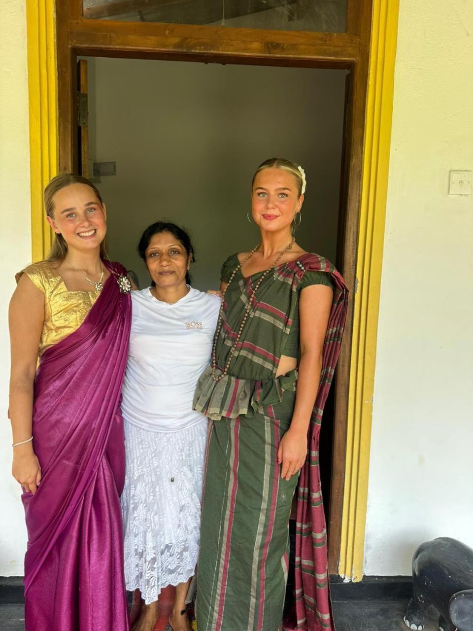 Sanu Home Stay Szigirija Kültér fotó