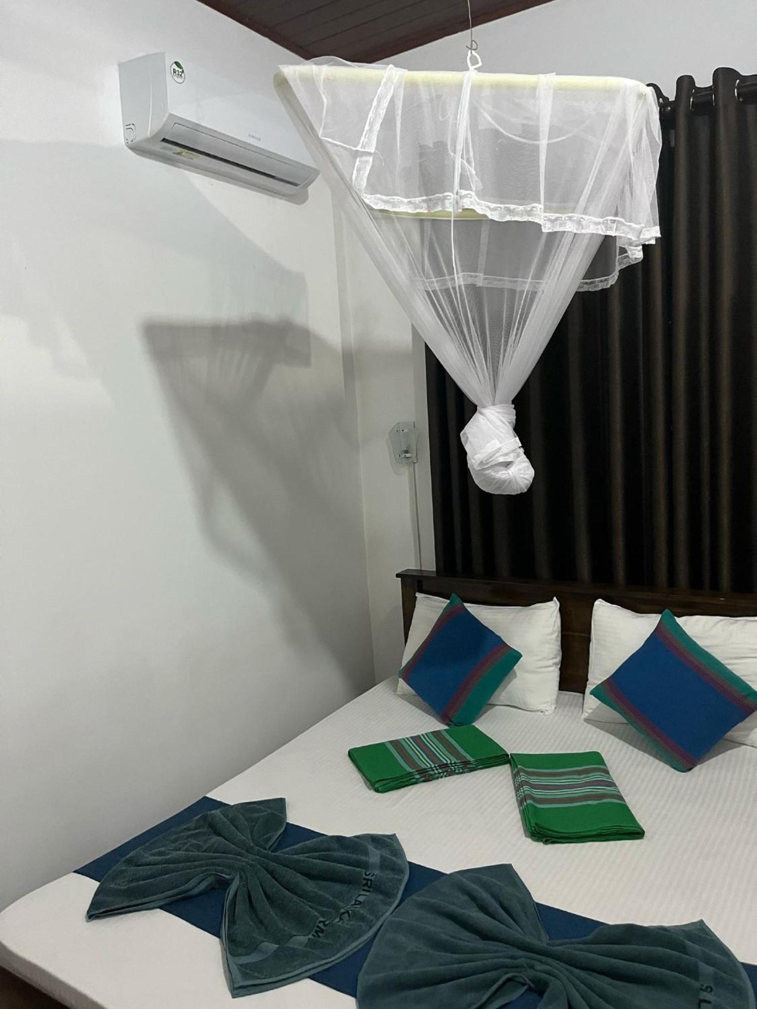 Sanu Home Stay Szigirija Kültér fotó